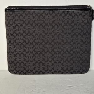 COACH SIGNATURE TABLET/IPAD  1-8 GENERATION SLEEVE F61992 BLACK/GREY ZIPPERCLOSE